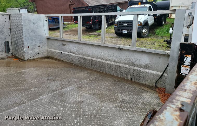 image for item LE9046 2005 Ford F450  utility / service truck