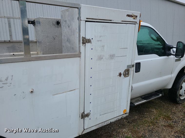 image for item LE9046 2005 Ford F450  utility / service truck