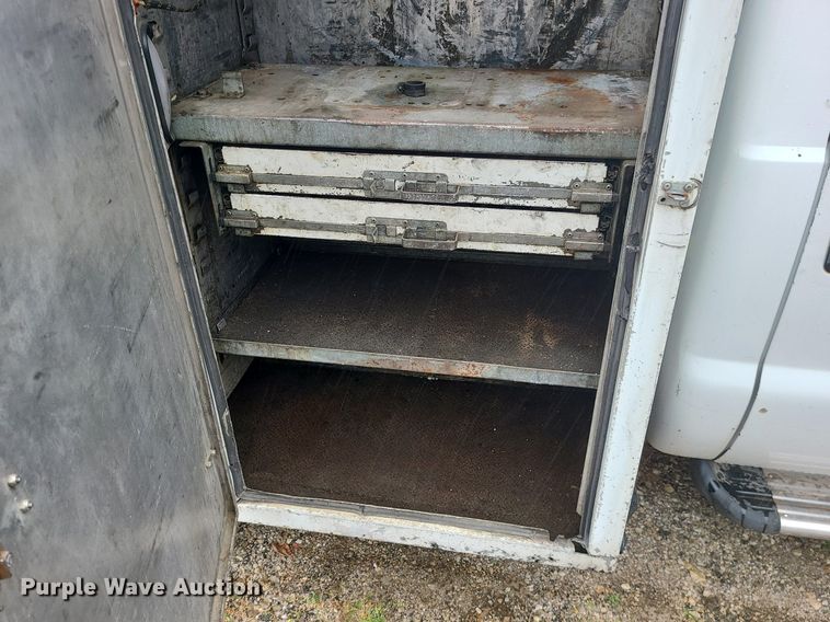 image for item LE9046 2005 Ford F450  utility / service truck