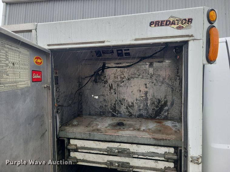 image for item LE9046 2005 Ford F450  utility / service truck