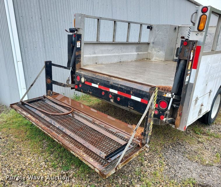 image for item LE9046 2005 Ford F450  utility / service truck