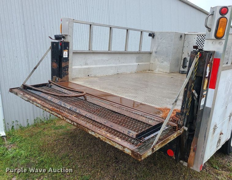 image for item LE9046 2005 Ford F450  utility / service truck