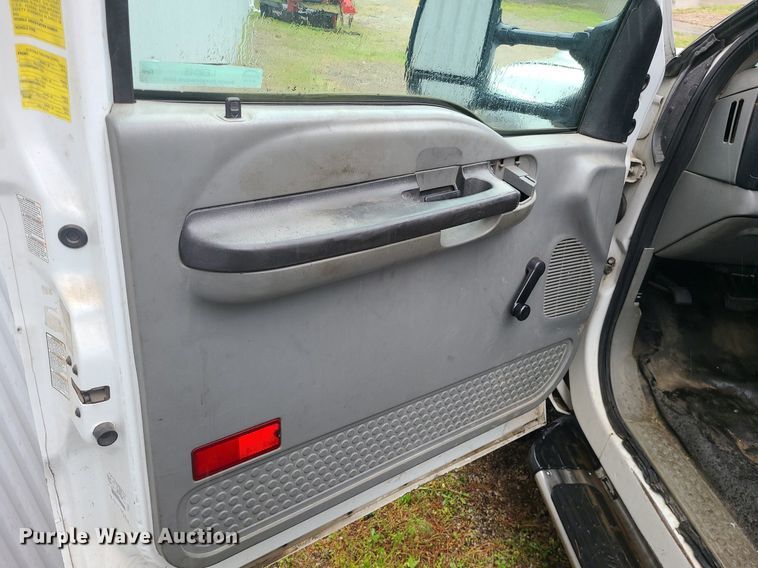 image for item LE9046 2005 Ford F450  utility / service truck