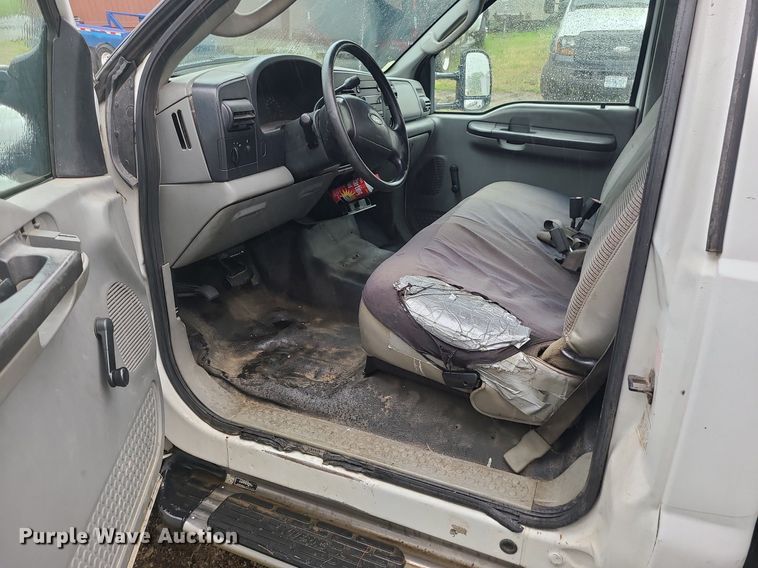 image for item LE9046 2005 Ford F450  utility / service truck