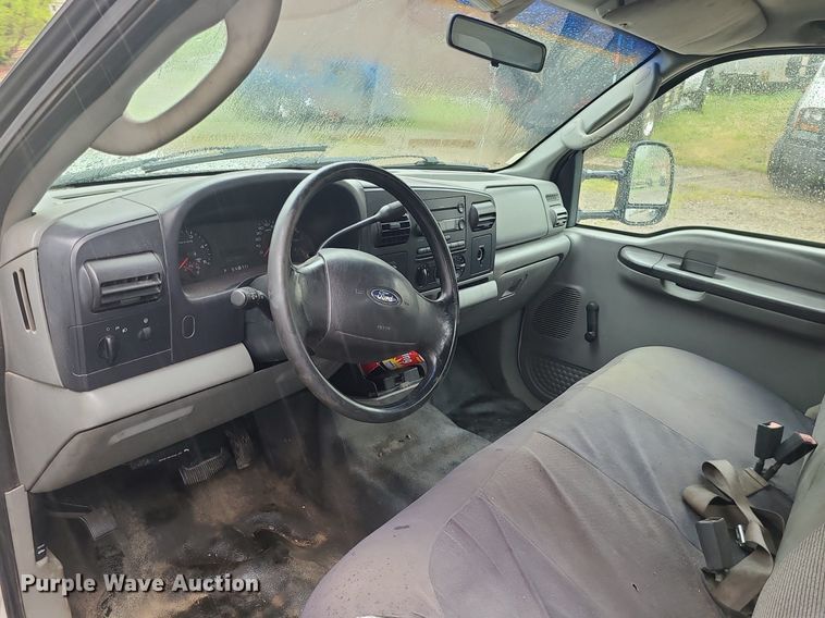 image for item LE9046 2005 Ford F450  utility / service truck