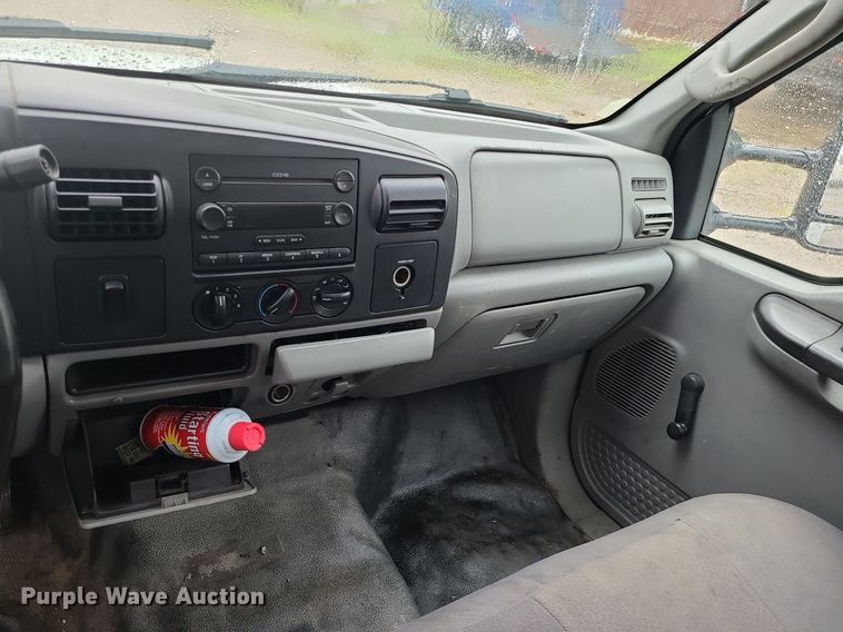 image for item LE9046 2005 Ford F450  utility / service truck