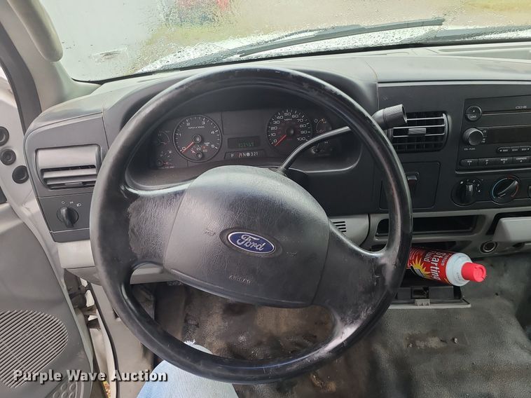 image for item LE9046 2005 Ford F450  utility / service truck