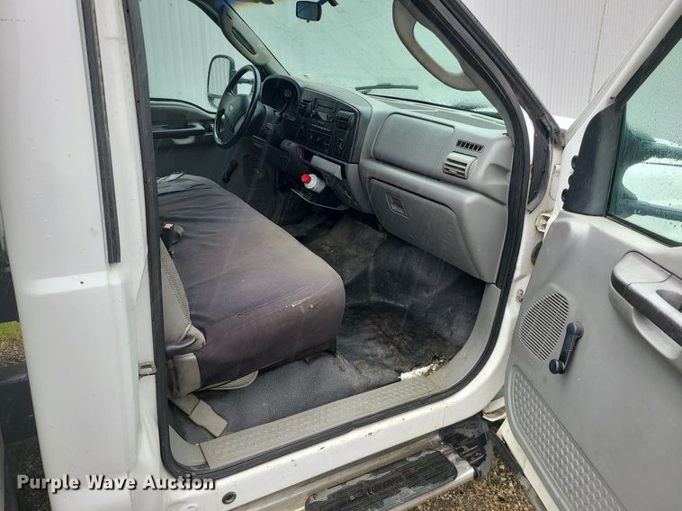 image for item LE9046 2005 Ford F450  utility / service truck