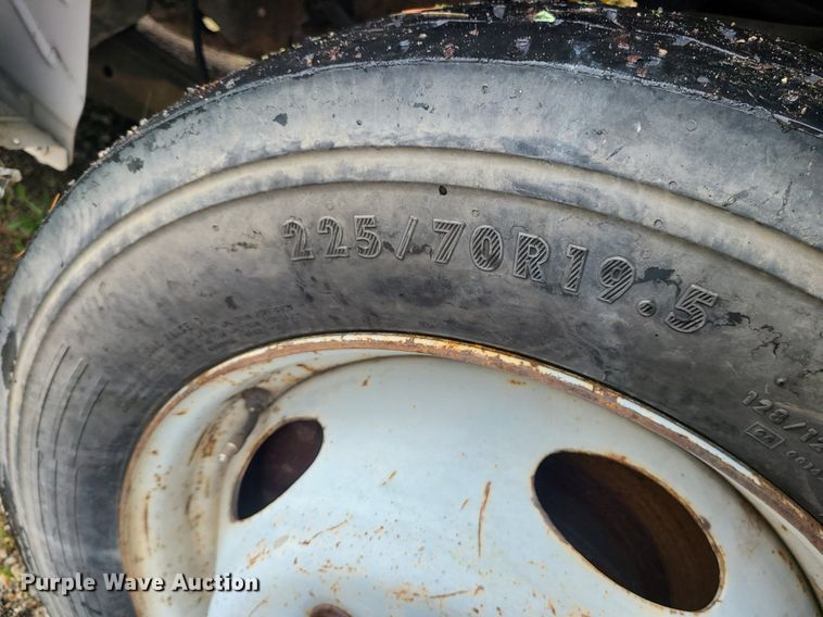 image for item LE9046 2005 Ford F450  utility / service truck