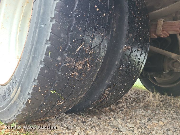 image for item LE9046 2005 Ford F450  utility / service truck