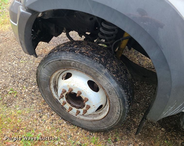 image for item LE9046 2005 Ford F450  utility / service truck