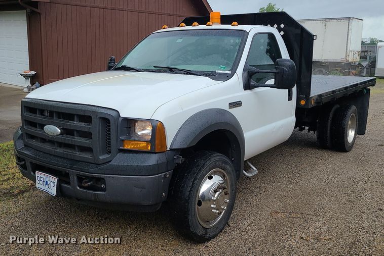image for item LE9047 2005 Ford F550  flatbed truck