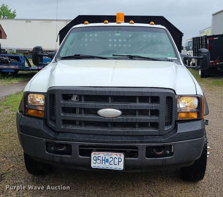 image for item LE9047 2005 Ford F550  flatbed truck