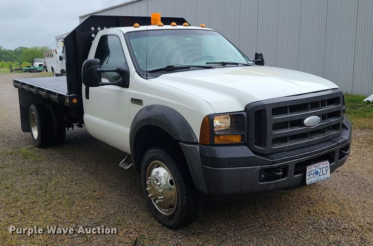 image for item LE9047 2005 Ford F550  flatbed truck