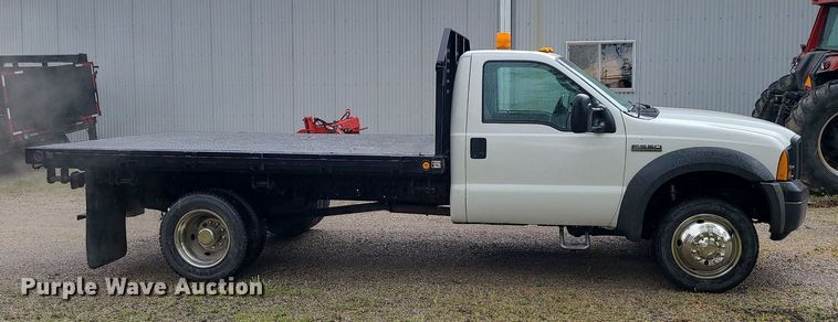 image for item LE9047 2005 Ford F550  flatbed truck
