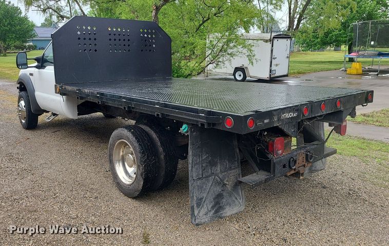 image for item LE9047 2005 Ford F550  flatbed truck