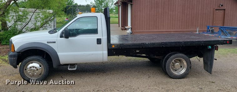 image for item LE9047 2005 Ford F550  flatbed truck
