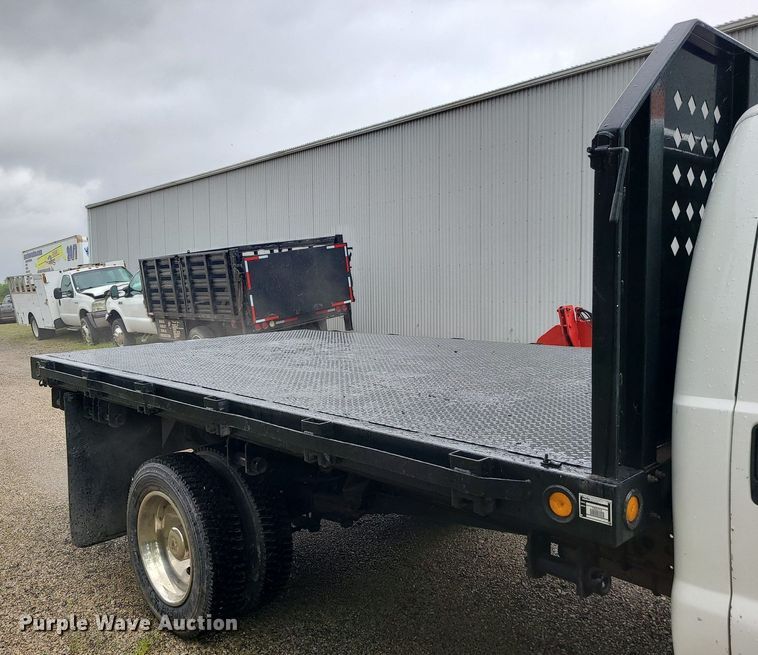 image for item LE9047 2005 Ford F550  flatbed truck