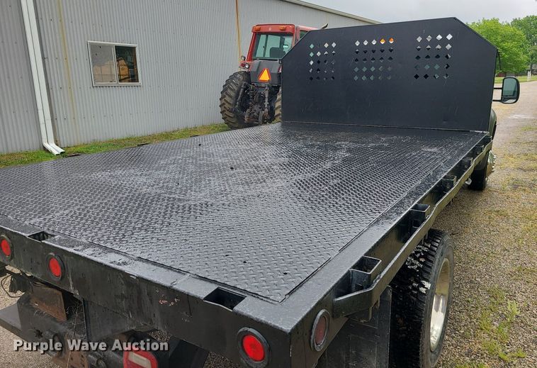 image for item LE9047 2005 Ford F550  flatbed truck