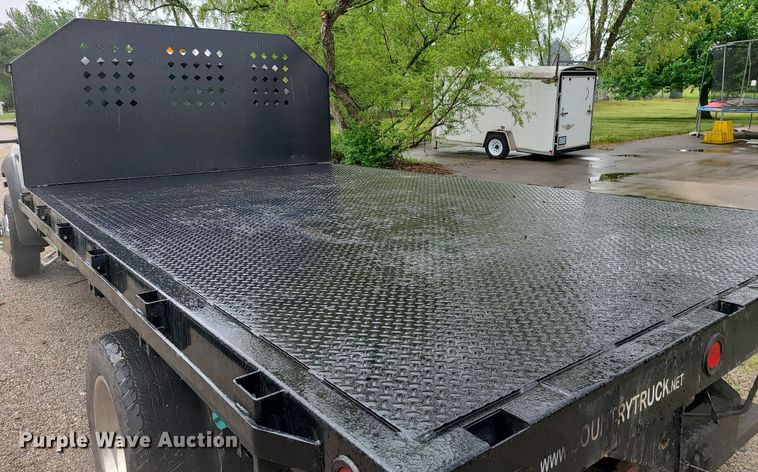 image for item LE9047 2005 Ford F550  flatbed truck