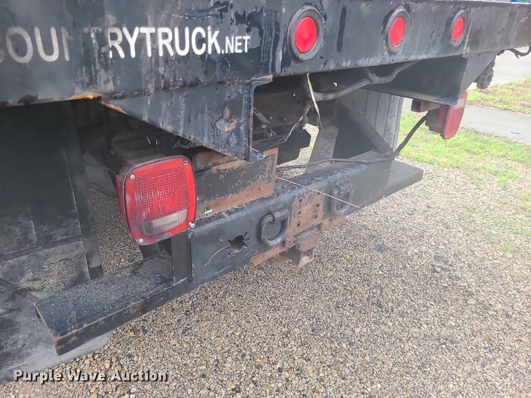 image for item LE9047 2005 Ford F550  flatbed truck