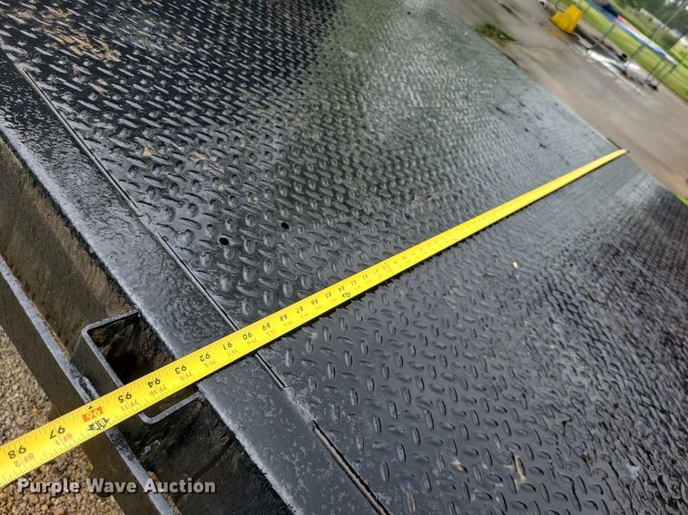 image for item LE9047 2005 Ford F550  flatbed truck