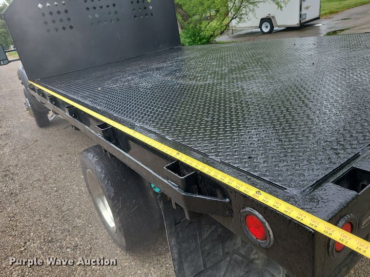 image for item LE9047 2005 Ford F550  flatbed truck