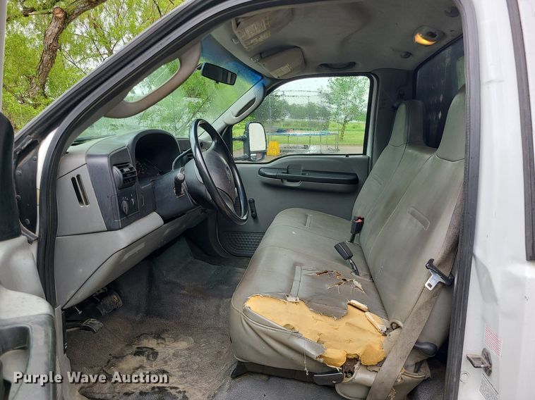 image for item LE9047 2005 Ford F550  flatbed truck