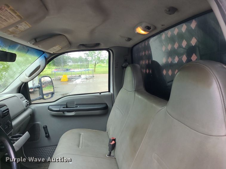 image for item LE9047 2005 Ford F550  flatbed truck