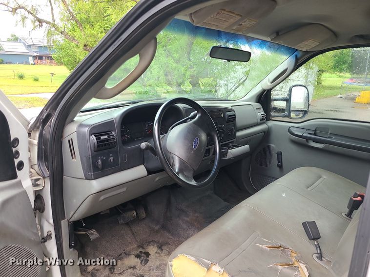 image for item LE9047 2005 Ford F550  flatbed truck