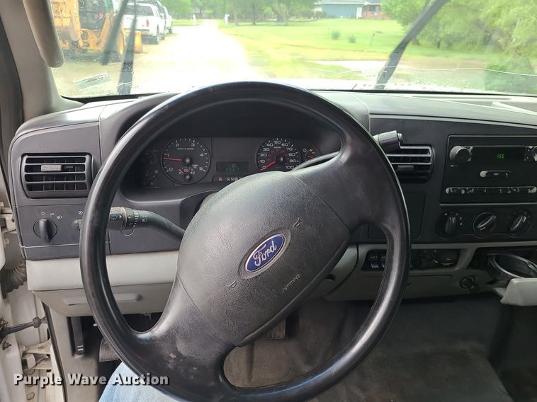 image for item LE9047 2005 Ford F550  flatbed truck