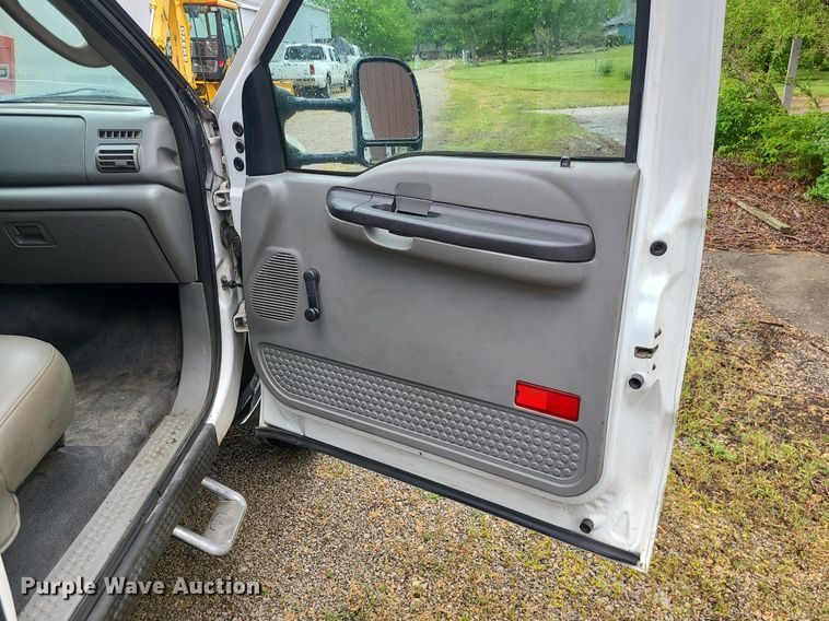 image for item LE9047 2005 Ford F550  flatbed truck