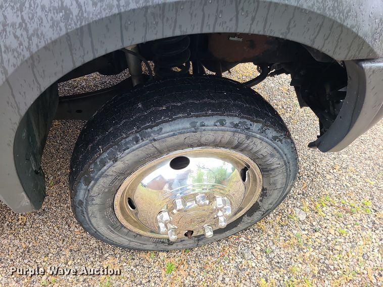 image for item LE9047 2005 Ford F550  flatbed truck