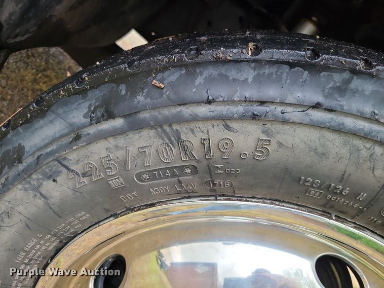 image for item LE9047 2005 Ford F550  flatbed truck