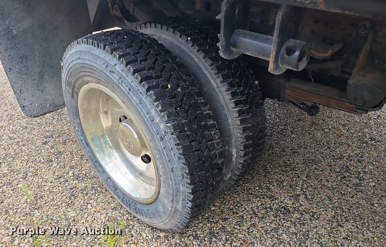 image for item LE9047 2005 Ford F550  flatbed truck