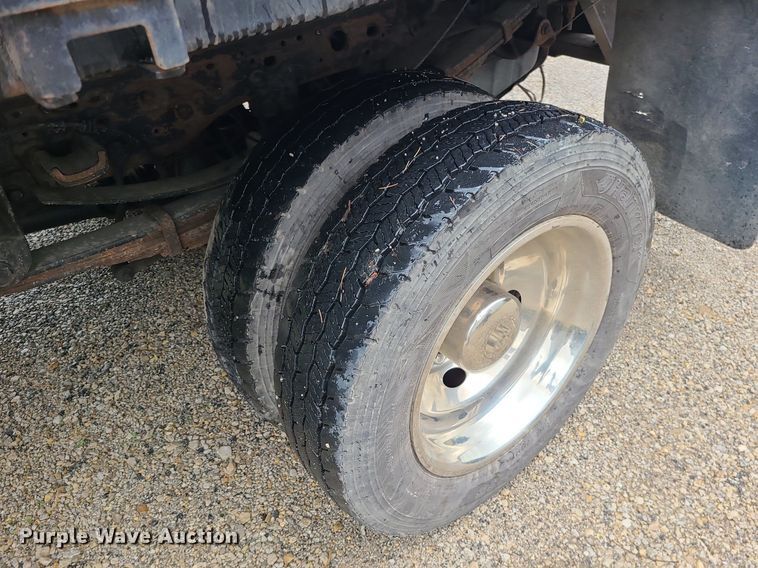 image for item LE9047 2005 Ford F550  flatbed truck