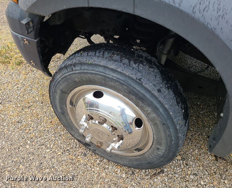 image for item LE9047 2005 Ford F550  flatbed truck