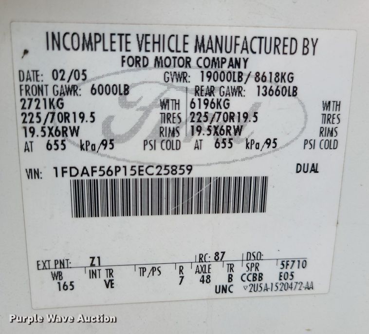 image for item LE9047 2005 Ford F550  flatbed truck