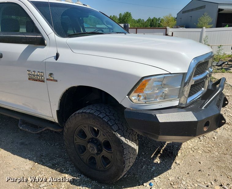 image for item LE9076 2015 Dodge Ram 2500HD  Crew Cab pickup truck