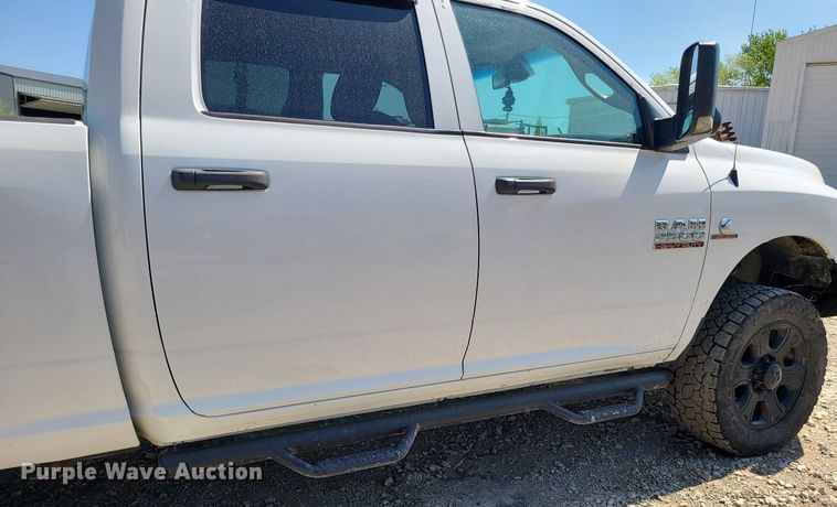 image for item LE9076 2015 Dodge Ram 2500HD  Crew Cab pickup truck