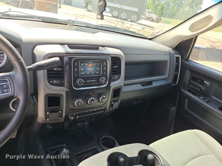 image for item LE9076 2015 Dodge Ram 2500HD  Crew Cab pickup truck