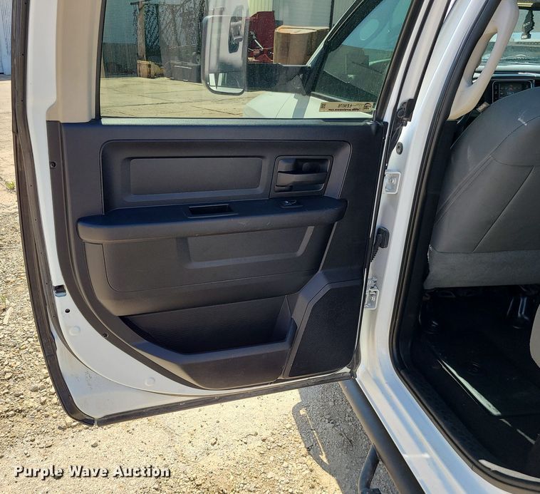 image for item LE9076 2015 Dodge Ram 2500HD  Crew Cab pickup truck