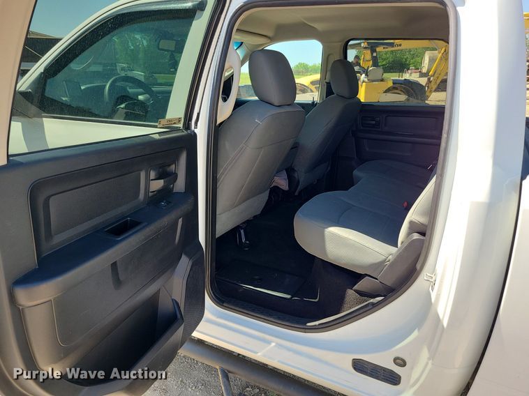 image for item LE9076 2015 Dodge Ram 2500HD  Crew Cab pickup truck