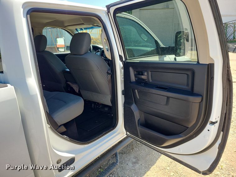 image for item LE9076 2015 Dodge Ram 2500HD  Crew Cab pickup truck