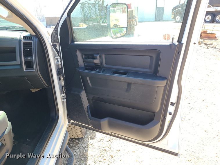 image for item LE9076 2015 Dodge Ram 2500HD  Crew Cab pickup truck