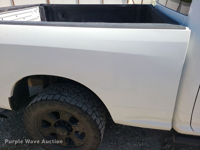 image for item LE9076 2015 Dodge Ram 2500HD  Crew Cab pickup truck