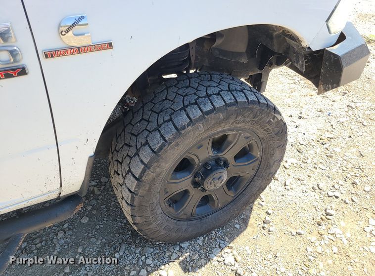 image for item LE9076 2015 Dodge Ram 2500HD  Crew Cab pickup truck