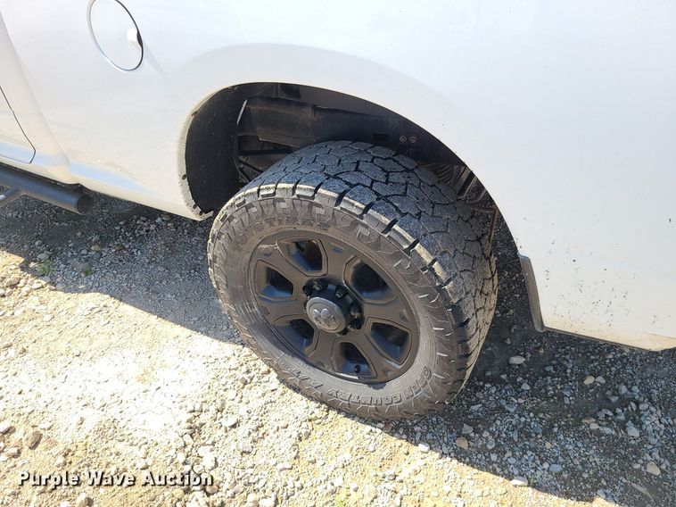 image for item LE9076 2015 Dodge Ram 2500HD  Crew Cab pickup truck