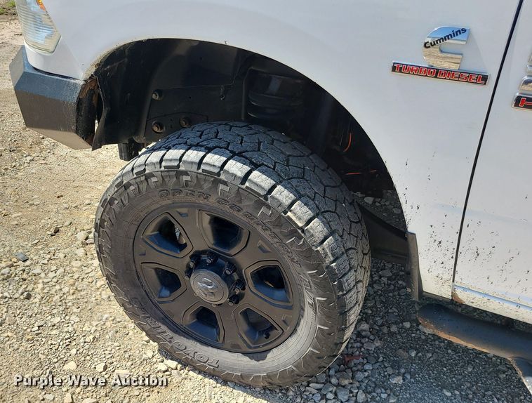 image for item LE9076 2015 Dodge Ram 2500HD  Crew Cab pickup truck