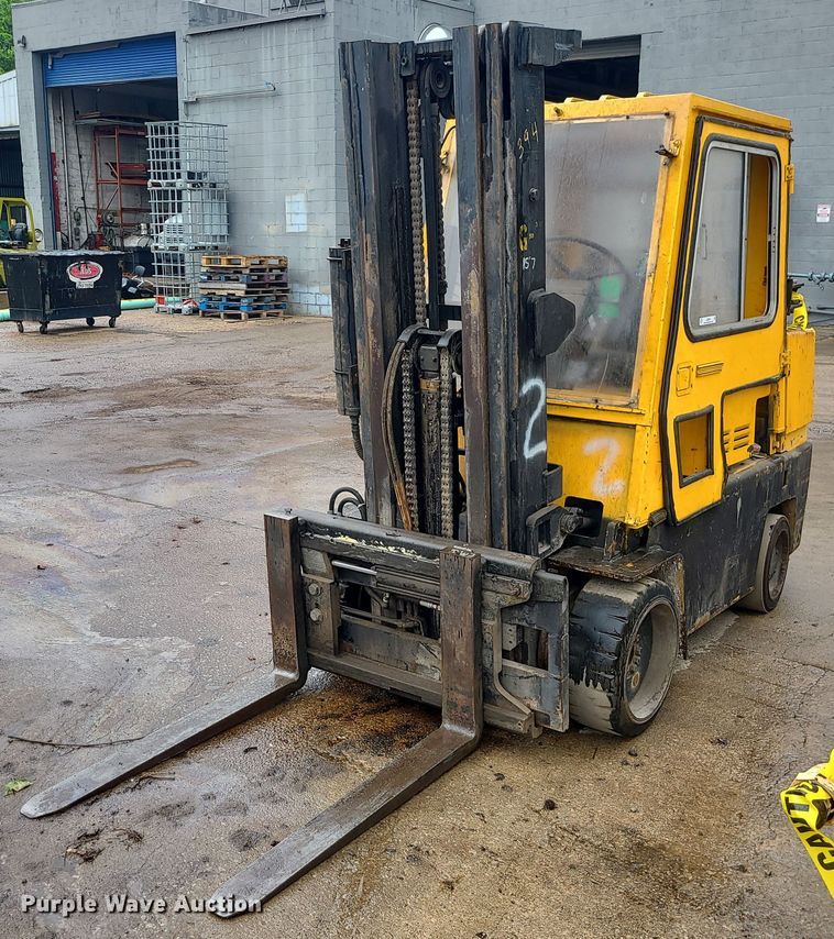 image for item LE9089 Caterpillar TC100D  forklift